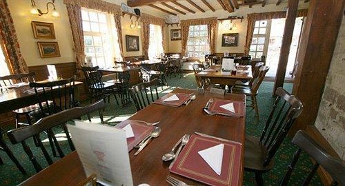 The Carpenters Arms Hotel South Marston Exterior photo