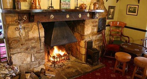 The Carpenters Arms Hotel South Marston Exterior photo