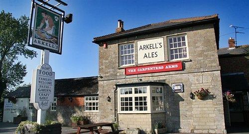 The Carpenters Arms Hotel South Marston Exterior photo