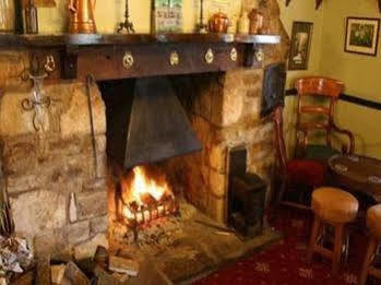 The Carpenters Arms Hotel South Marston Exterior photo